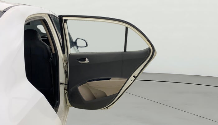 2015 Hyundai Xcent SX 1.2 (O), CNG, Manual, 1,15,519 km, RHS Rear Door