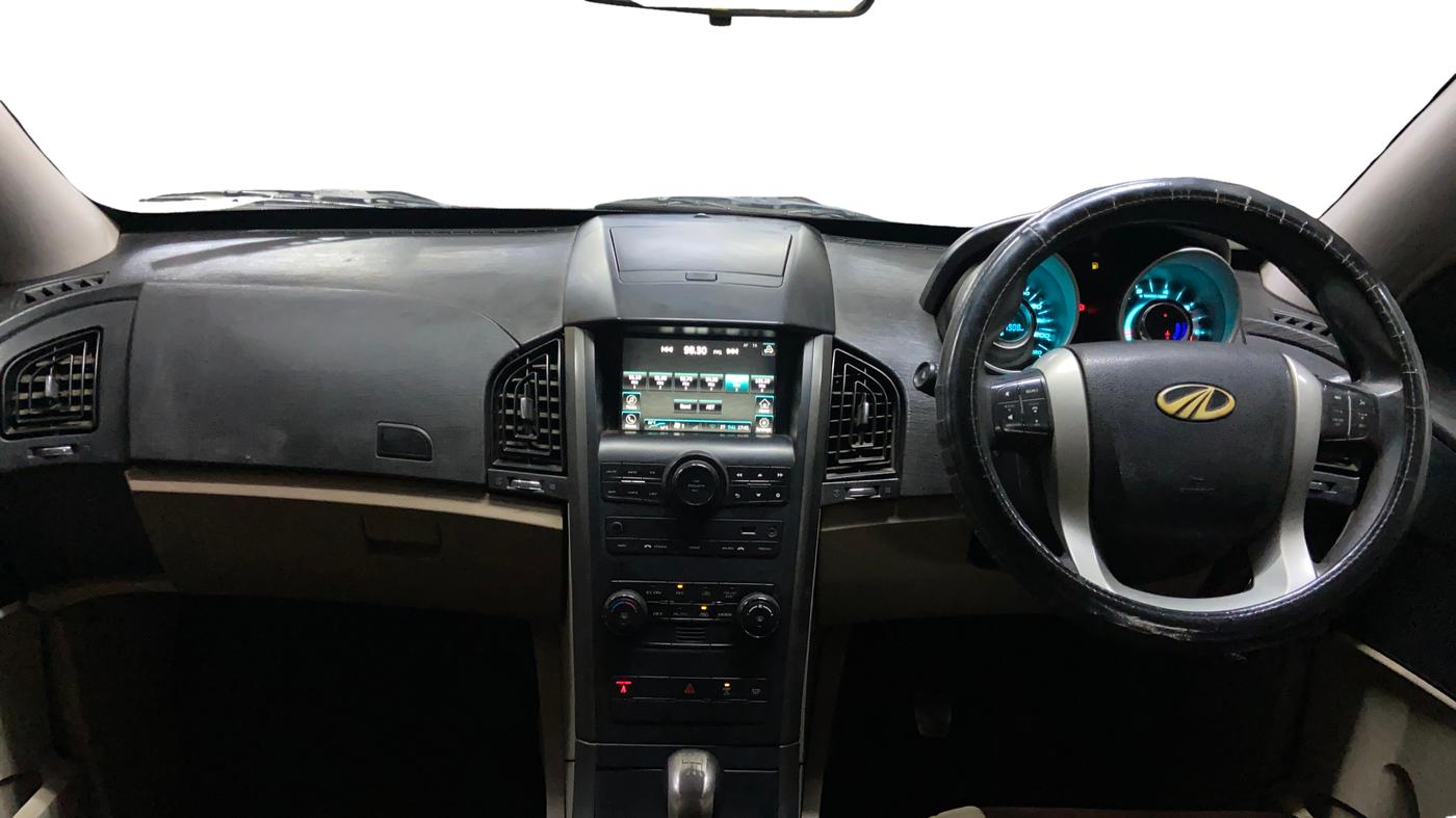 2017 Mahindra XUV500 W6, Diesel, Manual, 94,939 km, Dashboard