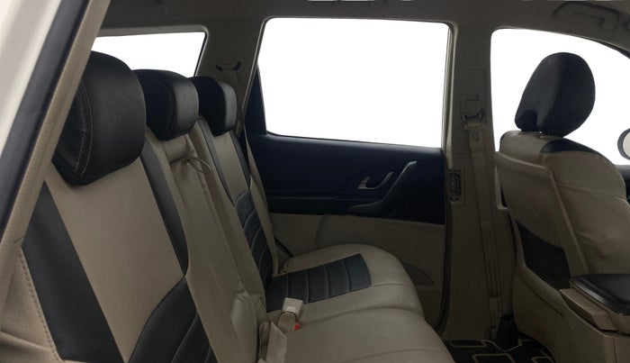 2017 Mahindra XUV500 W6 AT 1.99, Diesel, Automatic, 64,287 km, Right Side Rear Door Cabin