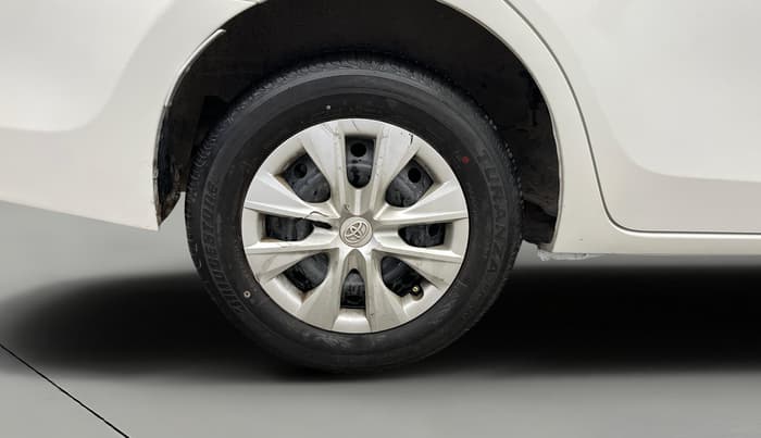 2014 Toyota Corolla Altis J PETROL, Petrol, Manual, 1,04,461 km, Right Rear Wheel