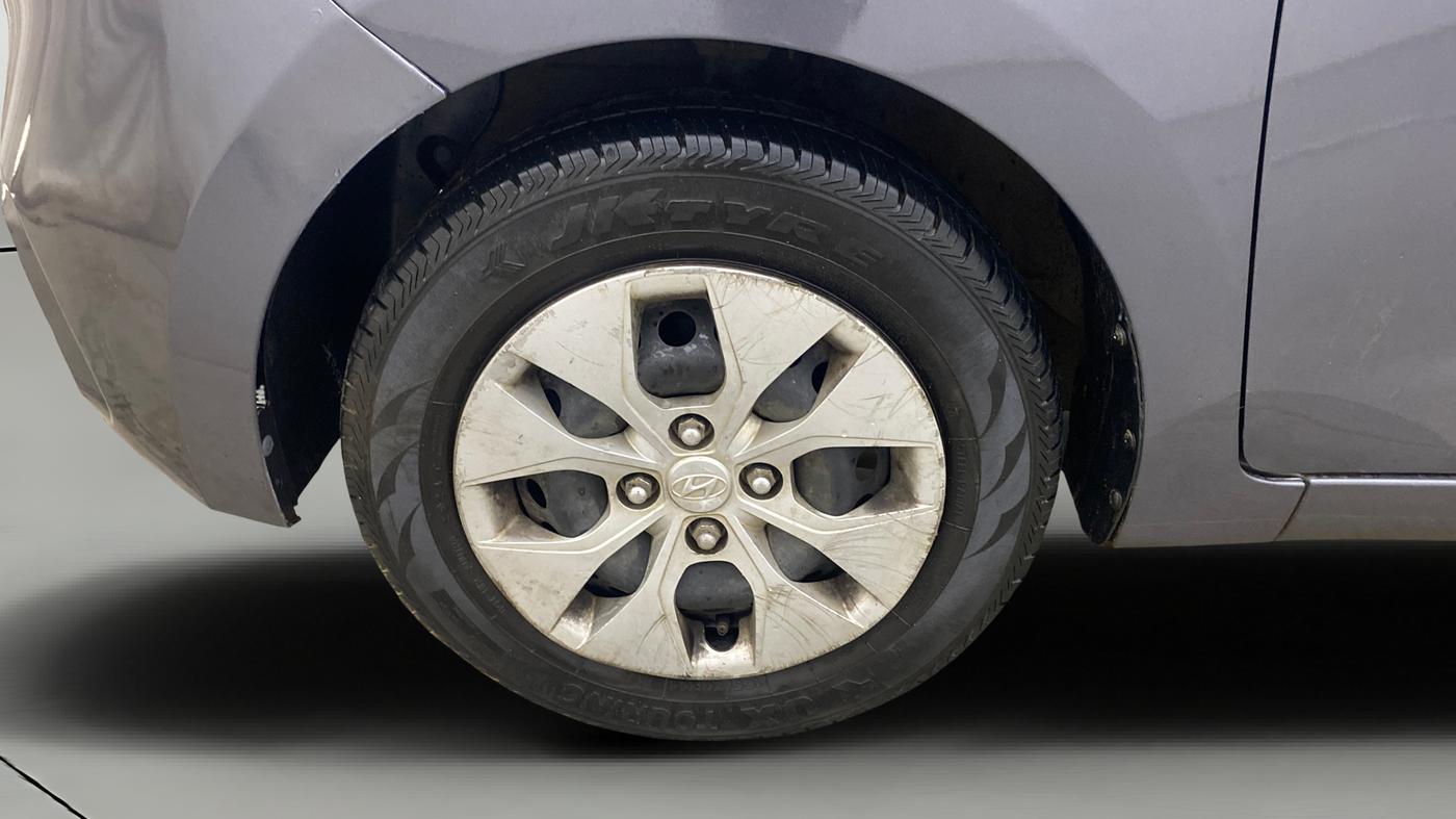 2018 Hyundai Xcent S 1.2, Petrol, Manual, 1,44,410 km, Left Front Wheel