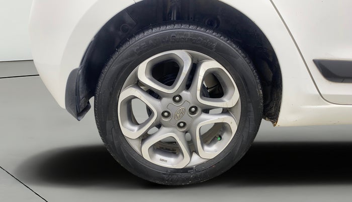 2019 Hyundai Elite i20 ASTA (O) CVT, Petrol, Automatic, 1,02,999 km, Right Rear Wheel