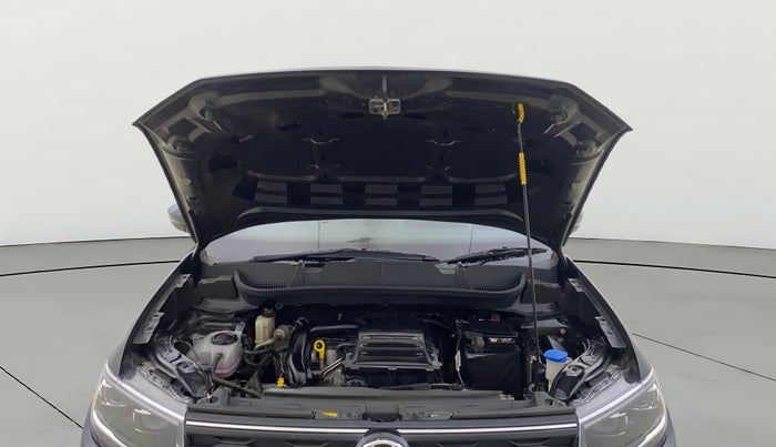 2024 Volkswagen TAIGUN TOPLINE 1.0 TSI MT, Petrol, Manual, 11,046 km, Open Bonet