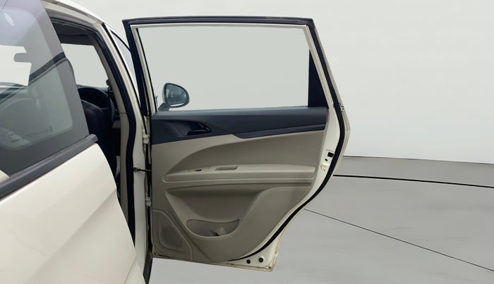 2019 Mahindra MARAZZO M4 8 STR, Diesel, Manual, 73,866 km, RHS Rear Door