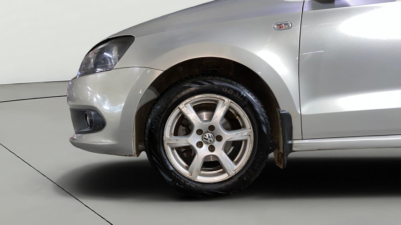 2013 Volkswagen Vento HIGHLINE 1.6 MPI, Petrol, Manual, 73,143 km, Left Front Wheel