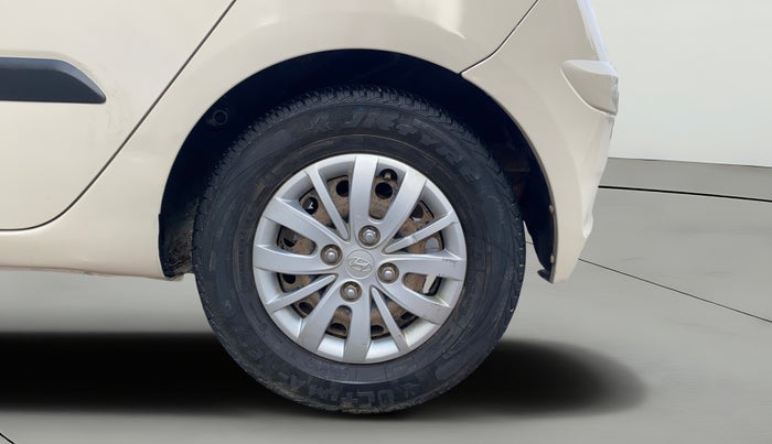 2014 Hyundai i10 SPORTZ 1.1, CNG, Manual, 85,284 km, Left Rear Wheel