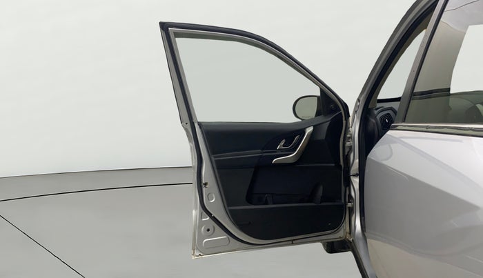 2018 Mahindra XUV500 W9, Diesel, Manual, 95,179 km, LHS Front Door