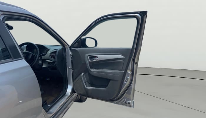 2017 Maruti Vitara Brezza ZDI, Diesel, Manual, 1,18,691 km, RHS Front Door