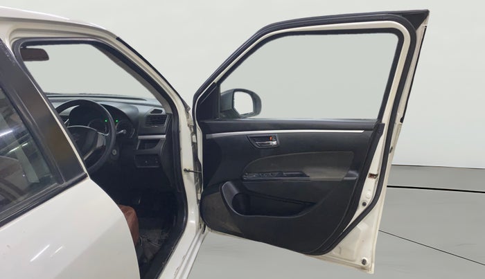 2014 Maruti Swift VXI, Petrol, Manual, 97,827 km, RHS Front Door