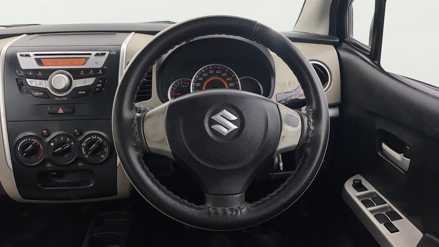 2015 Maruti Wagon R 1.0 VXI, Petrol, Manual, 72,057 km, Steering Wheel Close Up