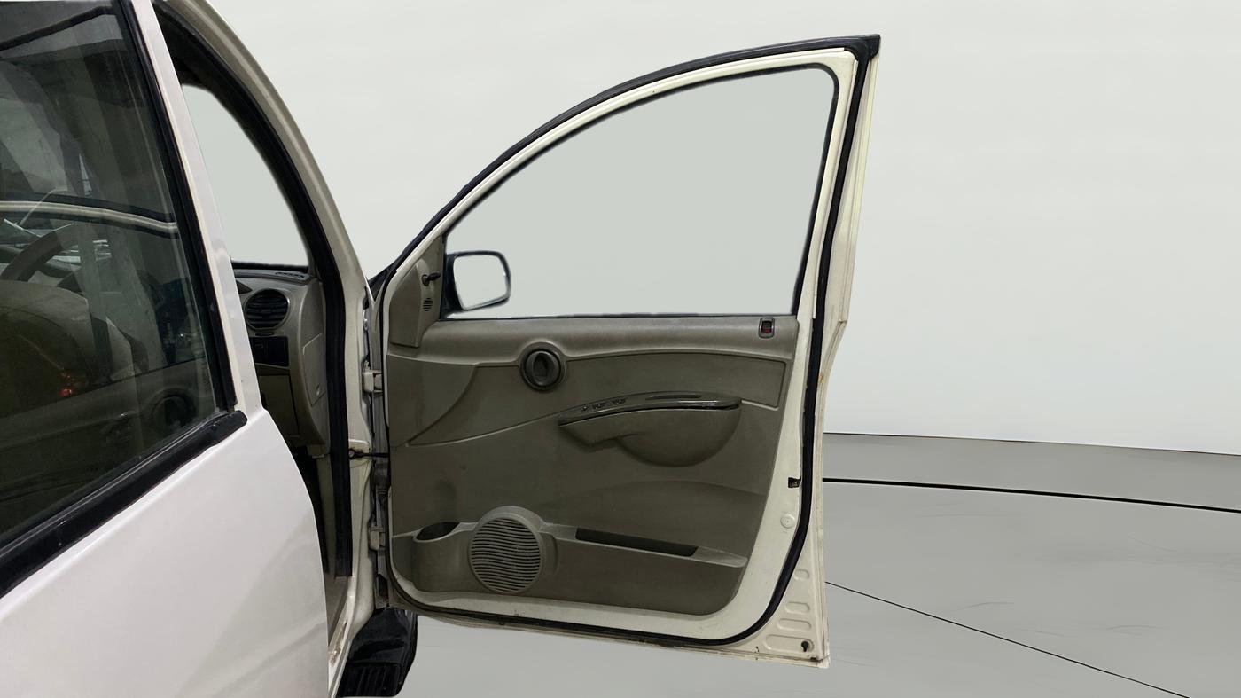2013 Mahindra Quanto C4, Diesel, Manual, 97,159 km, RHS Front Door