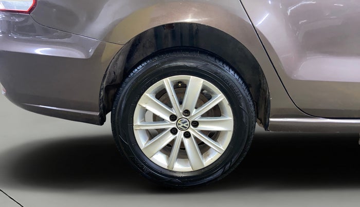 2016 Volkswagen Vento HIGHLINE 1.6 MPI, Petrol, Manual, 88,515 km, Right Rear Wheel
