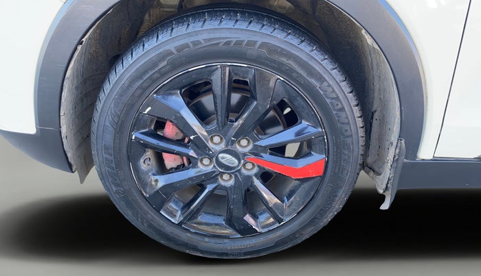 2022 Mahindra XUV300 W8 (O) 1.2 PETROL AMT, Petrol, Automatic, 36,068 km, Left Front Wheel