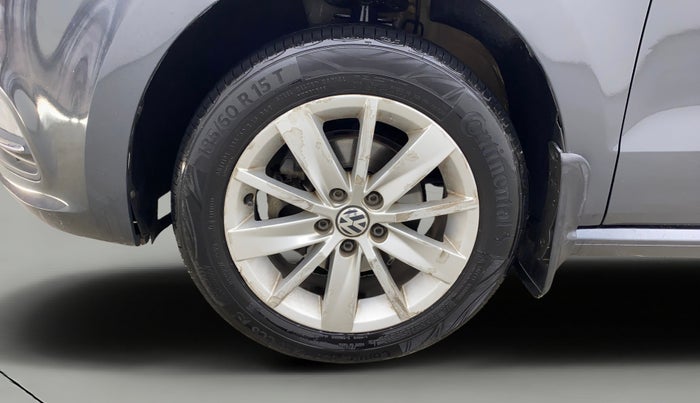 2015 Volkswagen Polo HIGHLINE1.2L, Petrol, Manual, 59,990 km, Left Front Wheel