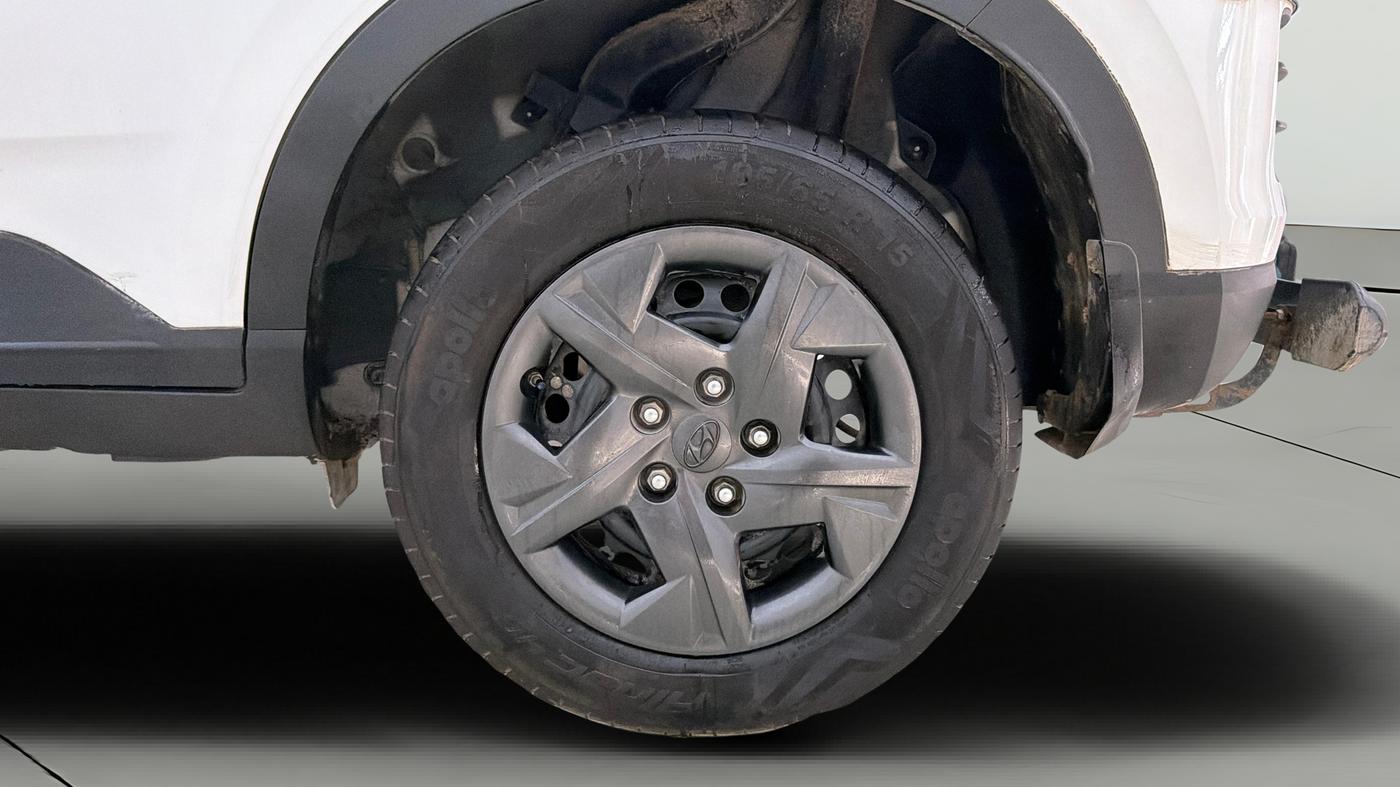 2025 Hyundai VENUE S 1.2, Petrol, Manual, 9,726 km, Left Rear Wheel