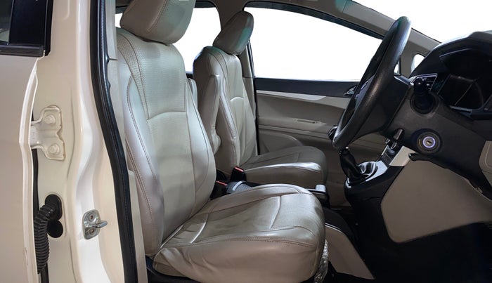 2020 Mahindra MARAZZO M 6 + 8 STR, Diesel, Manual, 87,670 km, Right Side Front Door Cabin