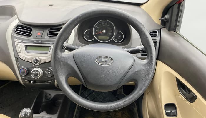 2016 Hyundai Eon MAGNA +, Petrol, Manual, 52,537 km, Steering Wheel Close Up