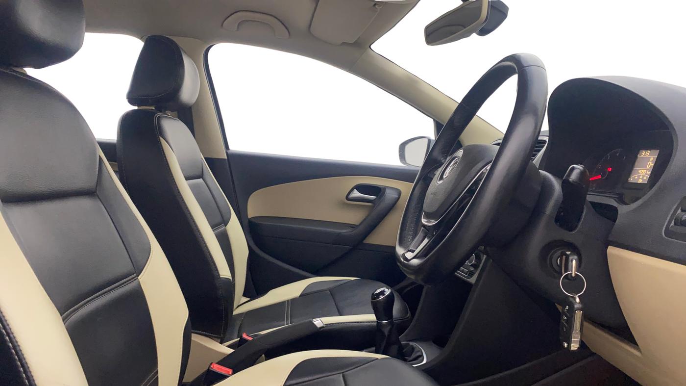 2017 Volkswagen Polo HIGHLINE1.2L, Petrol, Manual, 40,889 km, Right Side Front Door Cabin