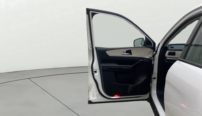 2022 Mahindra XUV700 AX 7 LUXURY D AWD AT 7 STR, Diesel, Automatic, 82,634 km, LHS Front Door