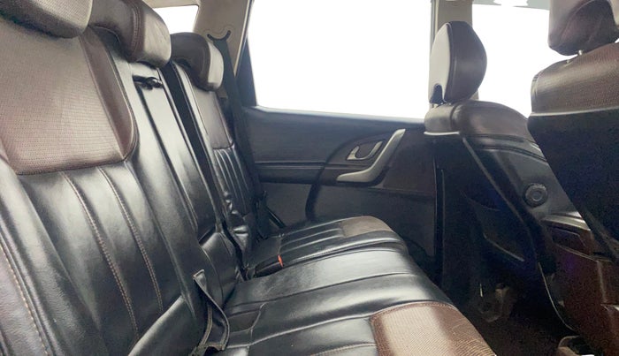 2014 Mahindra XUV500 W8, Diesel, Manual, 71,221 km, Right Side Rear Door Cabin