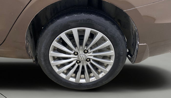 2016 Maruti Ciaz ZXI+, Petrol, Manual, 98,184 km, Left Rear Wheel