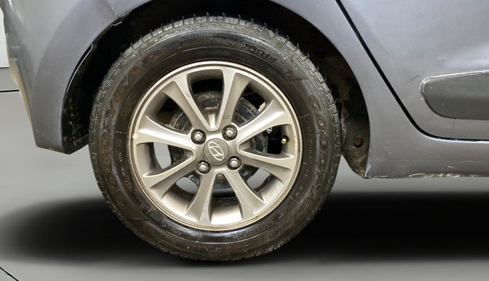 2016 Hyundai Grand i10 ASTA (O) 1.2 KAPPA VTVT, CNG, Manual, 1,16,049 km, Right Rear Wheel