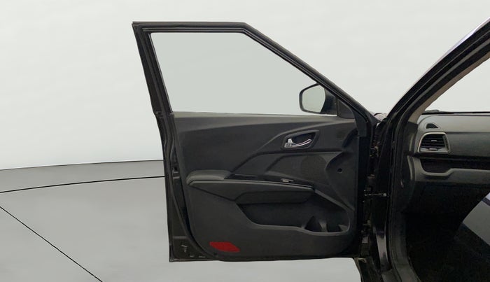 2023 Mahindra XUV300 W8 1.2 PETROL, Petrol, Manual, 59,860 km, LHS Front Door