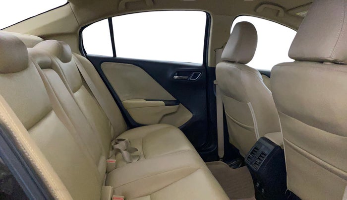 2019 Honda City 1.5L I-VTEC V MT, Petrol, Manual, 50,886 km, Right Side Rear Door Cabin