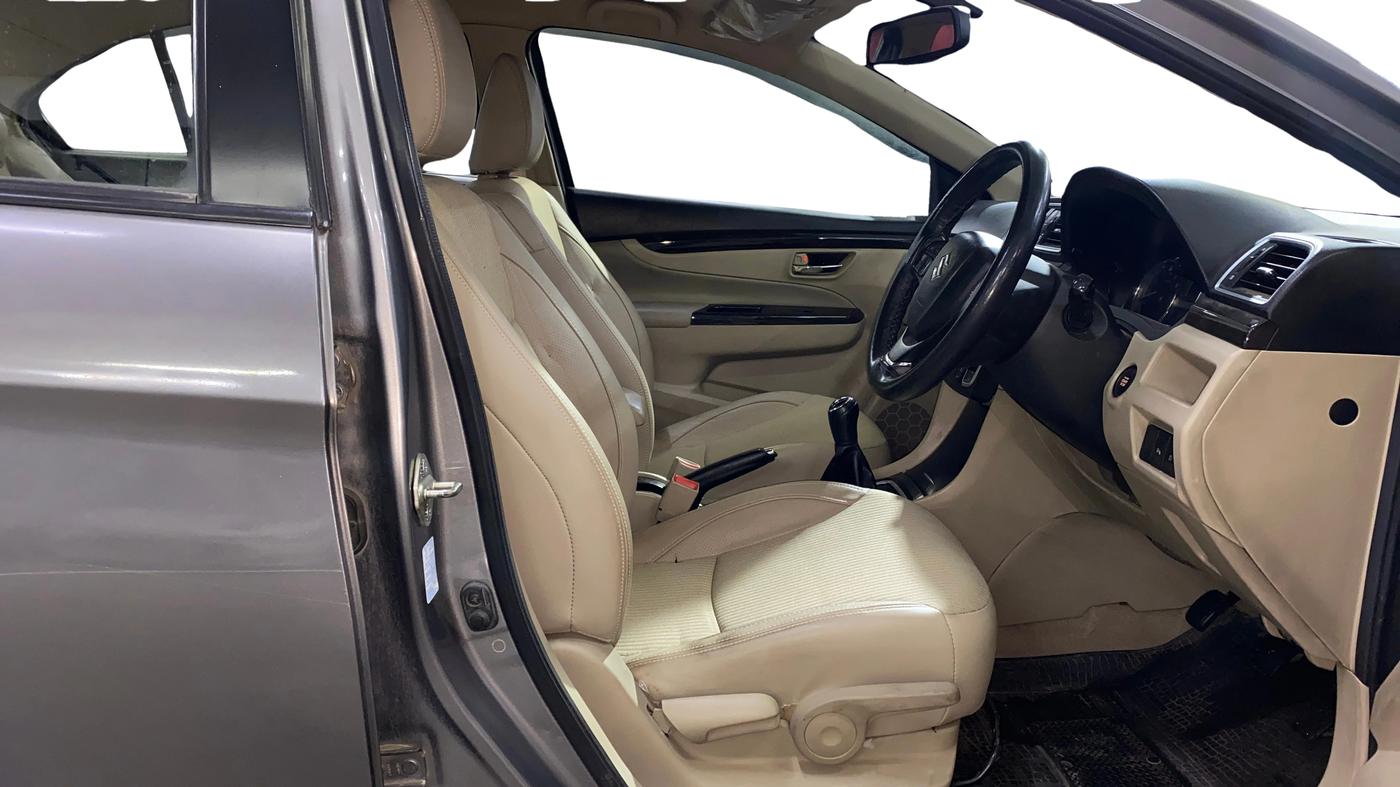 2018 Maruti Ciaz ZETA 1.4  MT PETROL, Petrol, Manual, 47,187 km, Right Side Front Door Cabin