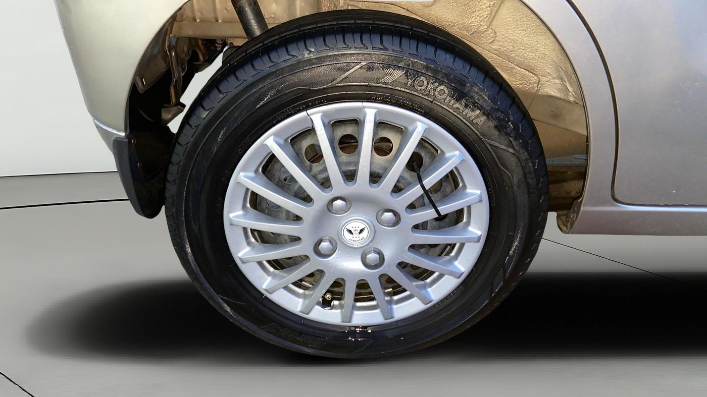 2014 Maruti Wagon R 1.0 VXI, Petrol, Manual, 97,625 km, Right Rear Wheel