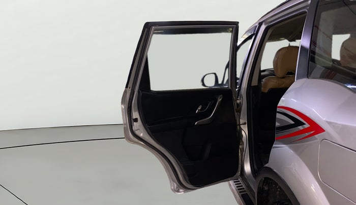 2018 Mahindra XUV500 W7 AT, Diesel, Automatic, 61,087 km, LHS Rear Door