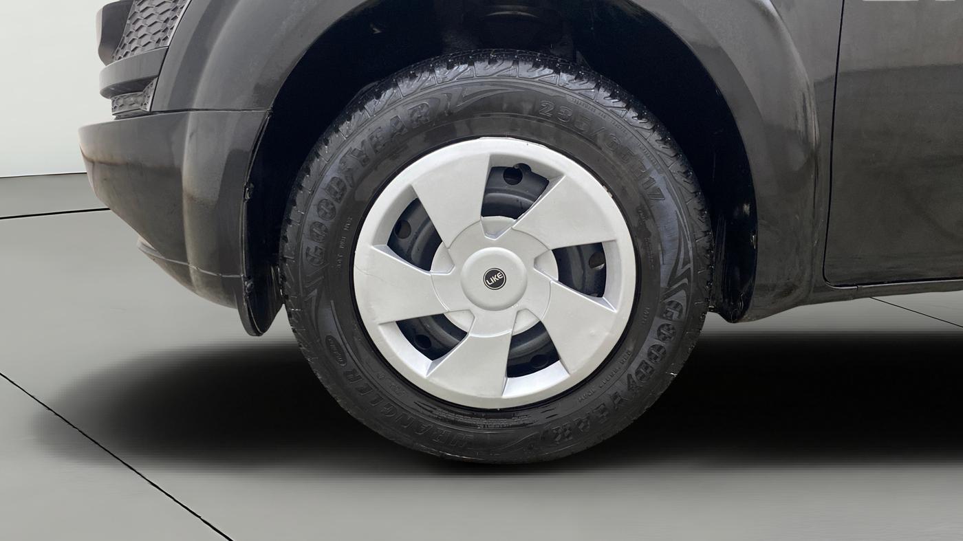 2014 Mahindra XUV500 W4, Diesel, Manual, 97,259 km, Left Front Wheel