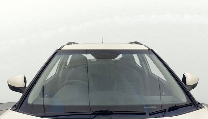 2022 Mahindra XUV300 W8 1.5 DIESEL, Diesel, Manual, 1,02,718 km, Front Windshield