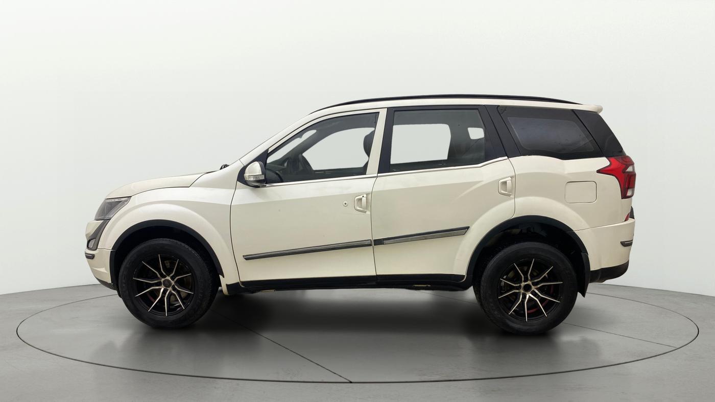 2019 Mahindra XUV500 W7, Diesel, Manual, 1,40,404 km, Left Side