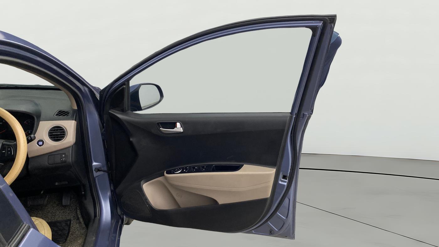 2015 Hyundai Xcent SX AT 1.2 (O), Petrol, Automatic, 50,093 km, RHS Front Door