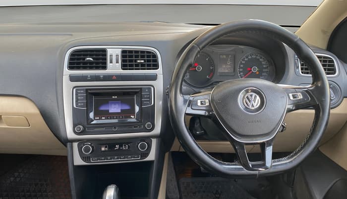 2017 Volkswagen Ameo HIGHLINE PLUS 1.5L AT 16 ALLOY, Diesel, Automatic, 1,06,109 km, Steering Wheel Close Up