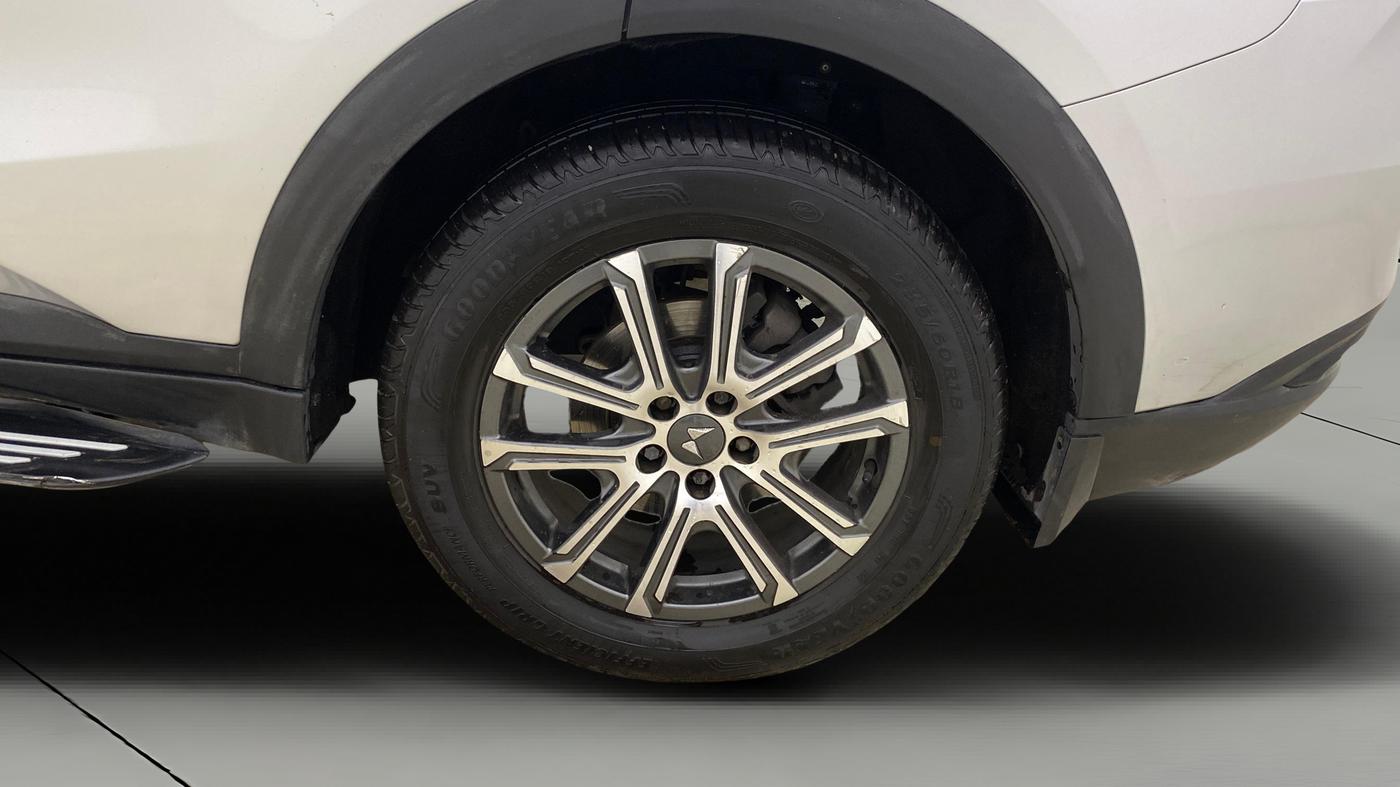 2021 Mahindra XUV700 AX 7 P MT 7 STR, Petrol, Manual, 1,32,878 km, Left Rear Wheel