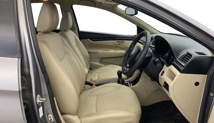 2015 Maruti Ciaz ZXI+, CNG, Manual, 78,804 km, Right Side Front Door Cabin