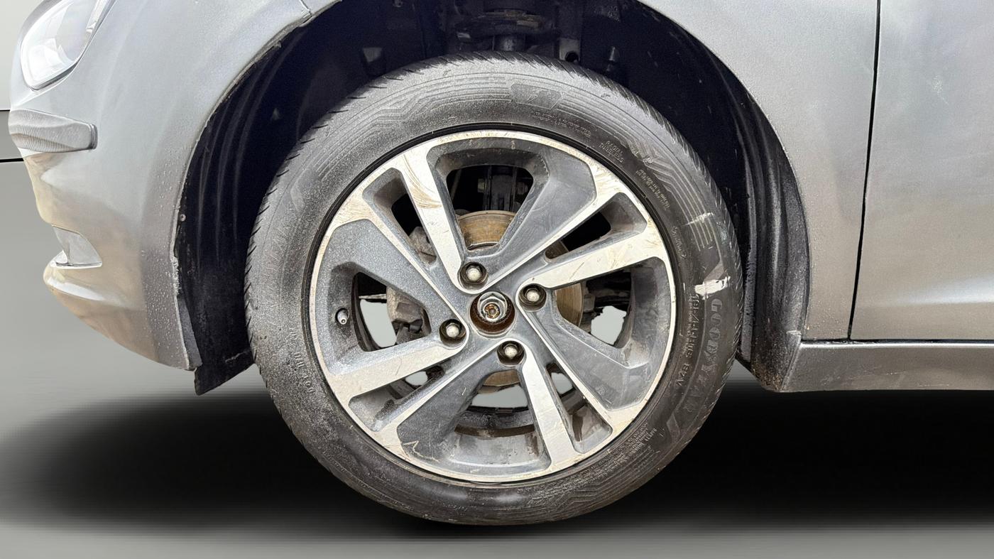 2022 Tata ALTROZ XZ PETROL, Petrol, Manual, 68,741 km, Left Front Wheel