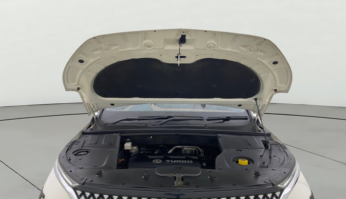 2024 MG HECTOR PLUS SHARP PRO 1.5 TURBO MT 7 STR, Petrol, Manual, 11,010 km, Open Bonet