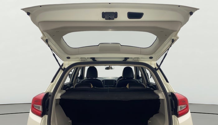 2021 Mahindra XUV300 W6 1.2 PETROL AMT, Petrol, Automatic, 81,586 km, Boot Door Open