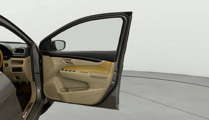 2016 Maruti Ciaz ZXI, Petrol, Manual, 99,587 km, RHS Front Door