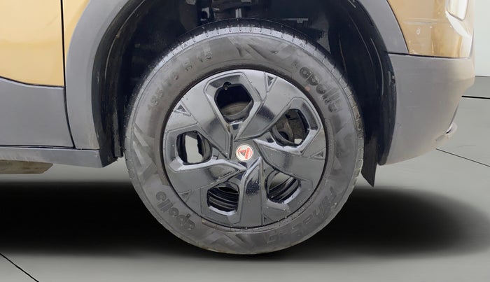 2022 Tata PUNCH ACCOMPLISHED MT, Petrol, Manual, 22,238 km, Right Front Wheel