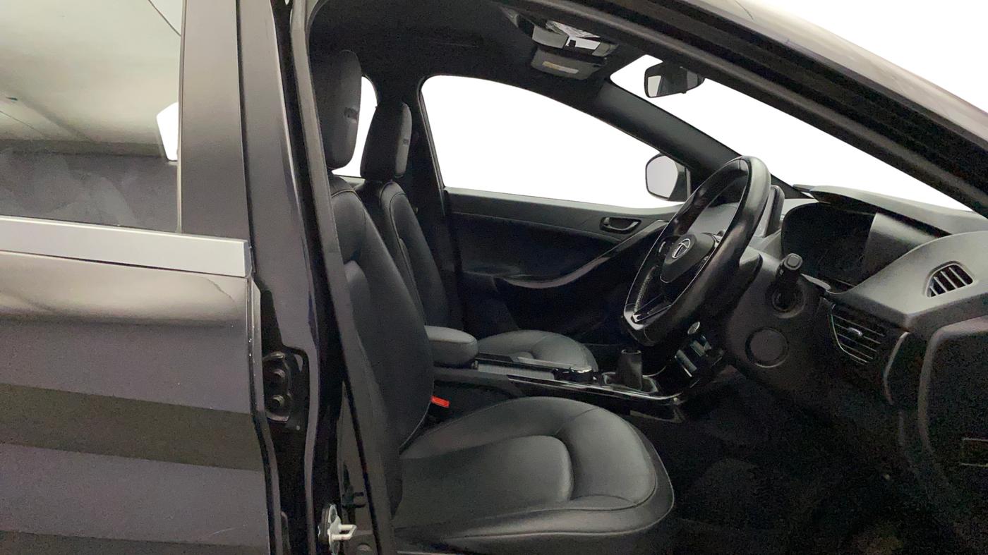 2022 Tata NEXON XZ PLUS PETROL DARK EDITION, Petrol, Manual, 37,343 km, Right Side Front Door Cabin
