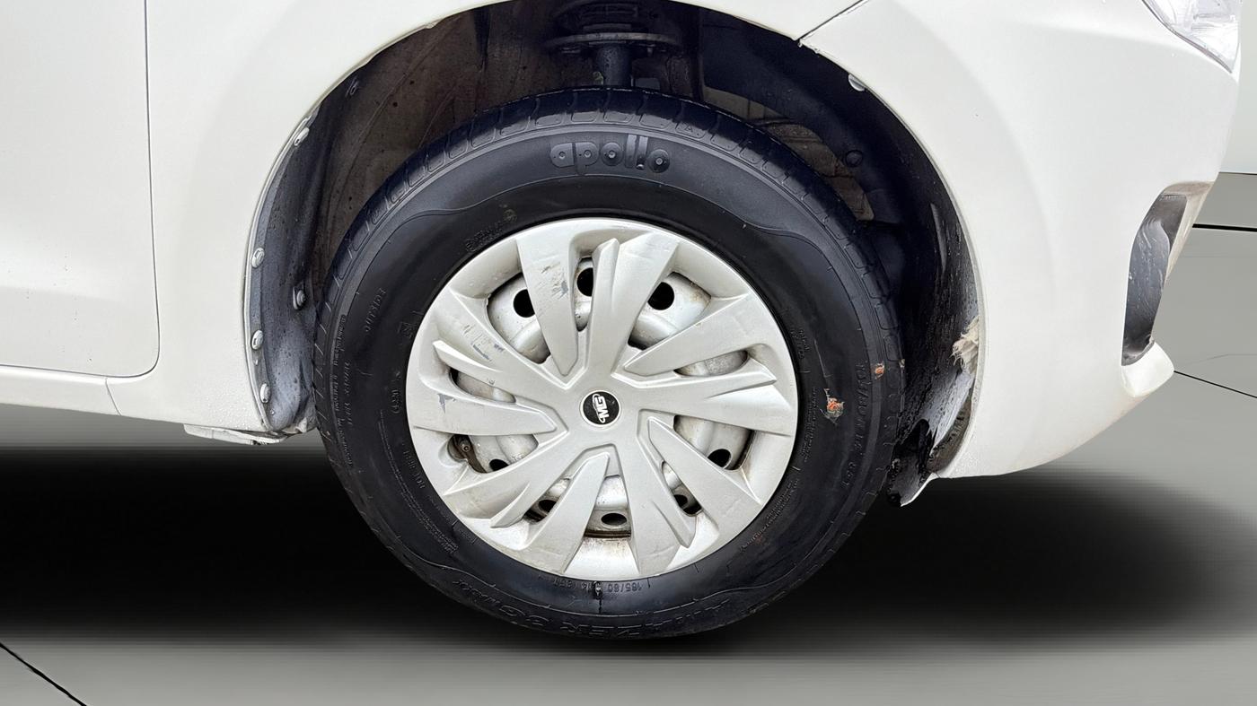 2020 Maruti Swift LXI, Petrol, Manual, 42,801 km, Right Front Wheel