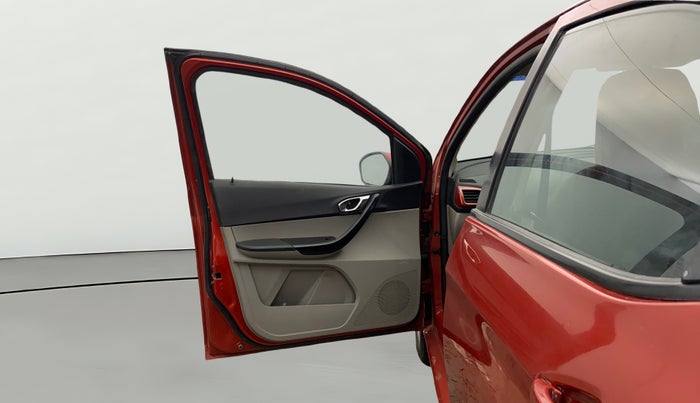 2018 Tata Tiago XZ PETROL, Petrol, Manual, 26,058 km, LHS Front Door