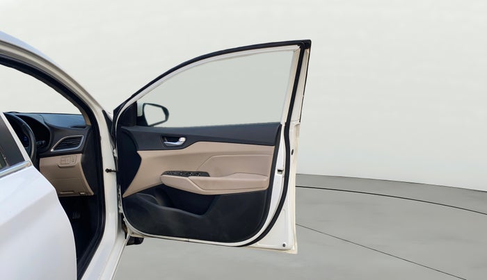 2018 Hyundai Verna 1.6 VTVT SX O, Petrol, Manual, 75,339 km, RHS Front Door