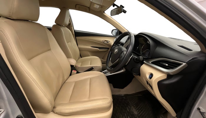 2018 Toyota YARIS VX CVT, Petrol, Automatic, 31,719 km, Right Side Front Door Cabin