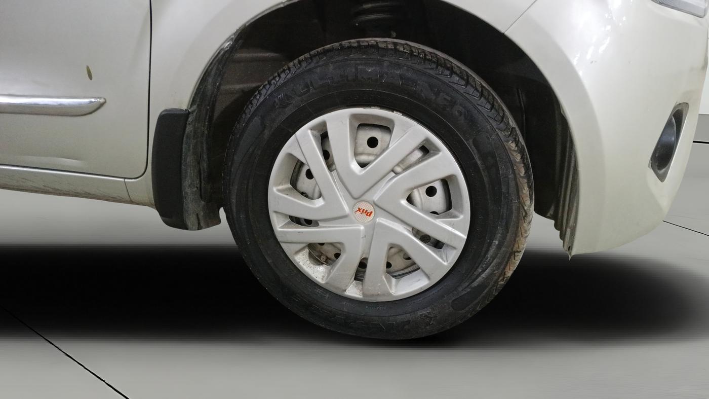 2020 Maruti New Wagon-R LXI 1.0, Petrol, Manual, 27,741 km, Right Front Wheel