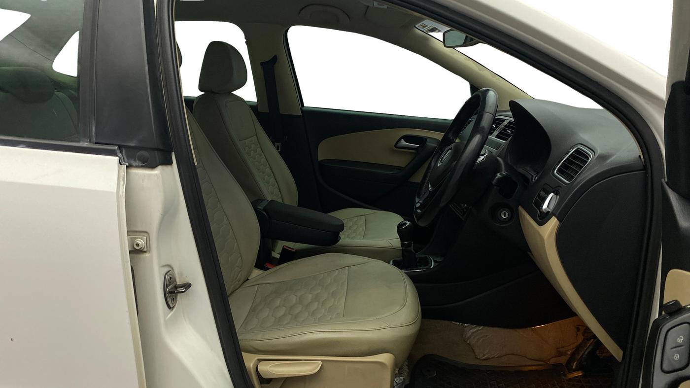 2016 Volkswagen Ameo HIGHLINE1.5L, Diesel, Manual, 63,032 km, Right Side Front Door Cabin